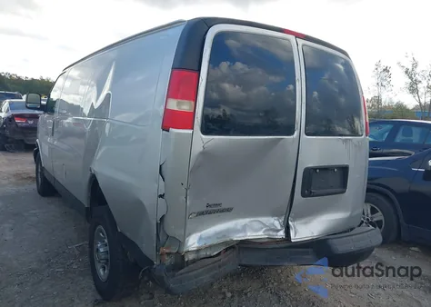 2014 Chevrolet Express 2500 Work Van z USA, uszkodzony, nr VIN 1GCWGFCA8E1140571